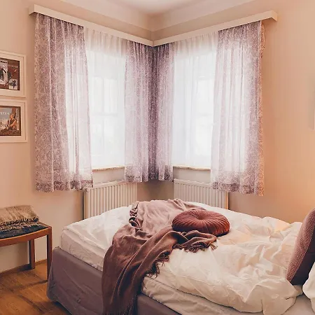 Rosa Apartman